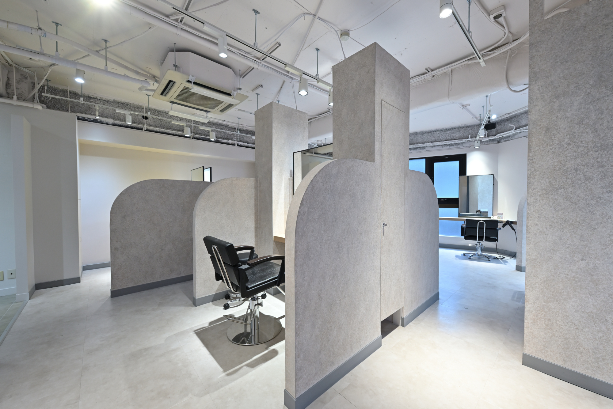 美容室のアカデミー制度とは？東京で“最短デビュー”を目指す人が知っておきたい仕組みと選び方｜